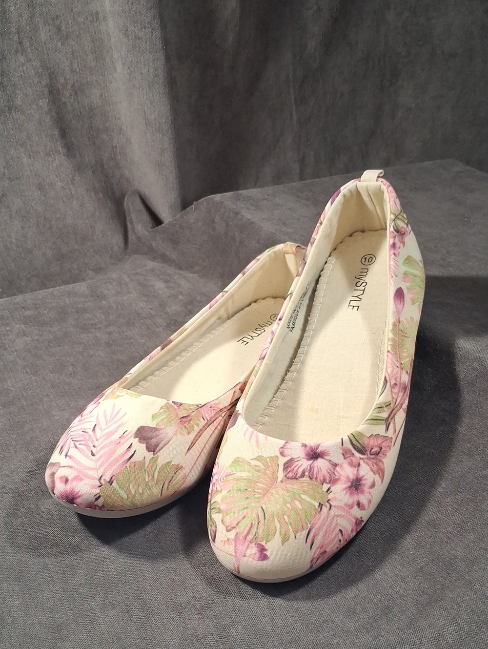 My Style Cream Green Pink Tropical Floral Print Slip On Ballet Flats NWOT US 10